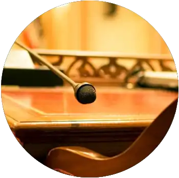 A microphone is propped up over a wooden desk at a courthouse.